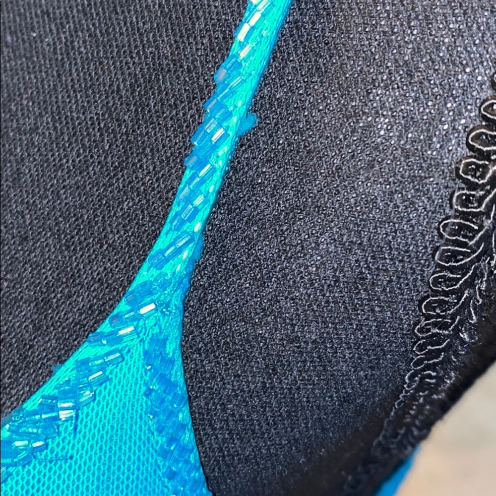 Evening dress with beads - Picture 10 of 16